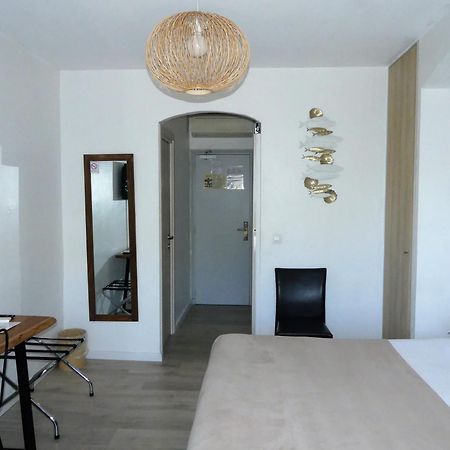 Hotel De La Vierge Noire Σαιντ-Μαξίμ Εξωτερικό φωτογραφία