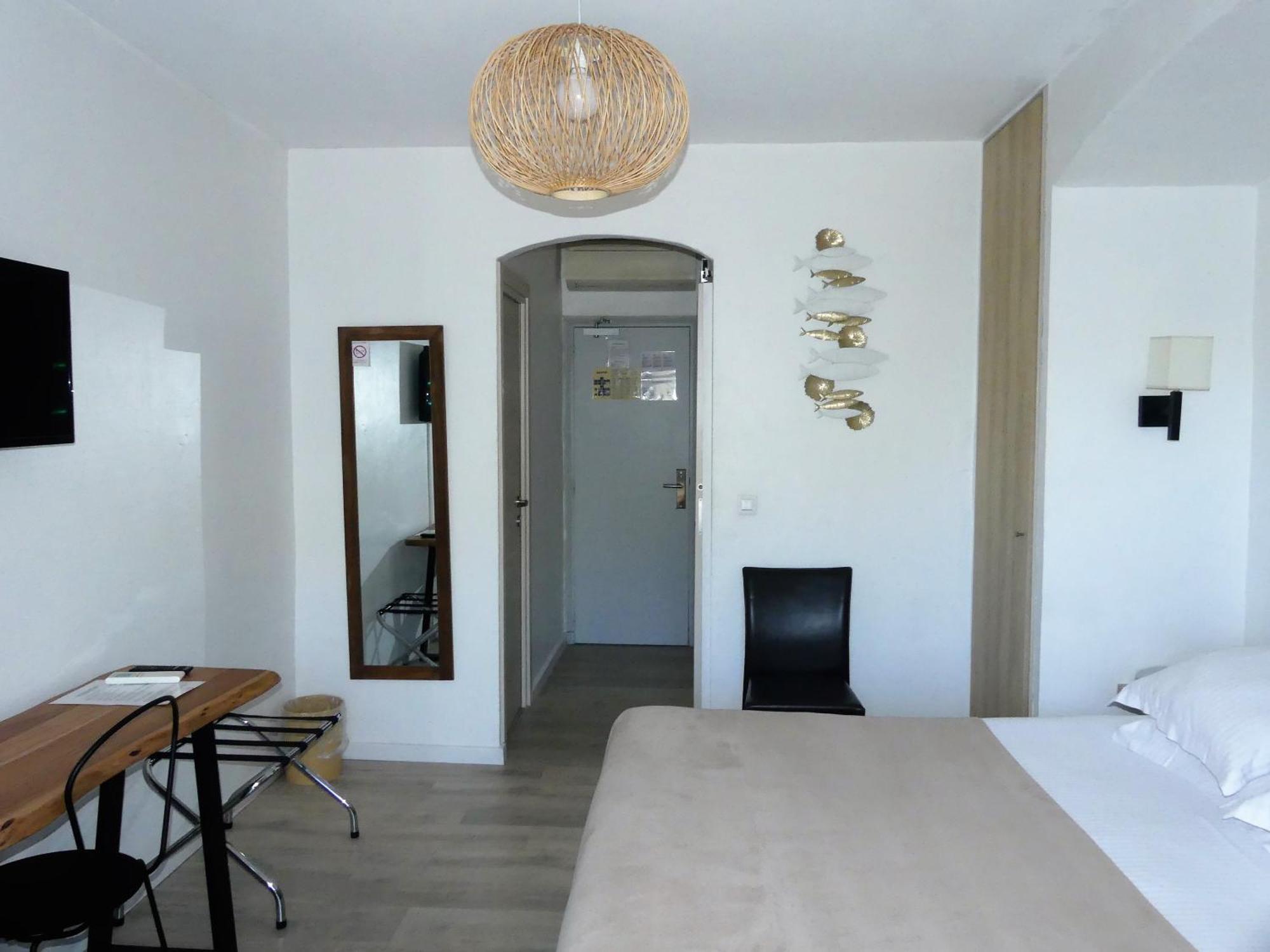 Hotel De La Vierge Noire Σαιντ-Μαξίμ Εξωτερικό φωτογραφία